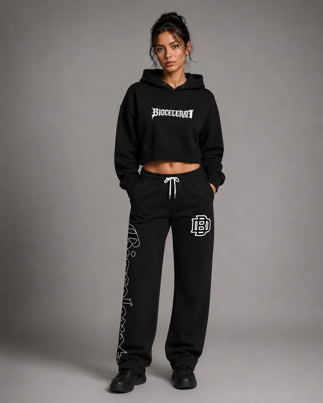 Gothic Crop Hoodie Negra puesta - outfit completo