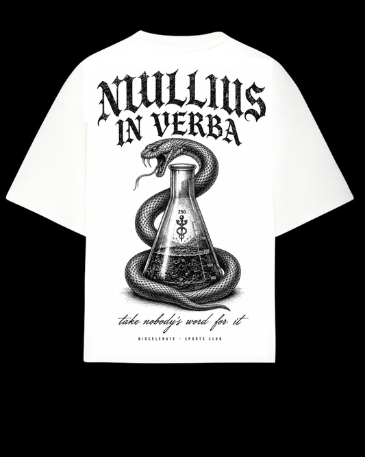 Playera oversize hueso Nullius in Verba serpiente y matraz - Biocelerate Sports Club
